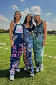 senior overalls, senior overalls ideas, diy senior overalls Diy School Spirit Ideas, Custom Overalls, Senior Year Overalls, Overalls Senior Homecoming, Hoco Overalls Ideas, Painted Overalls Senior Year, Senior Year Overall, Senior Hoco Overalls