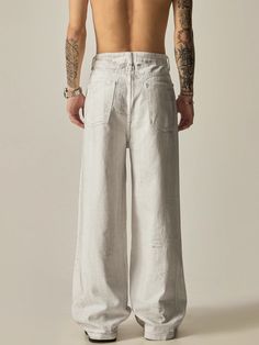 These distressed white wide-leg denim jeans offer a modern twist on a classic style. Made with high-quality denim, they provide both comfort and durability. The distressed detailing adds a touch of edginess, making them a versatile addition to any wardrobe. Perfect for any casual or dressed-up look, these jeans are a must-have for fashion-forward individuals. ■size(cm) Length Waist Hips Hem S 104 74 104 57 M 106 78 108 58 L 108 82 112 59 XL 110 86 116 61 2XL 112 90 120 62 ■model 174cm 61kg L ■ma Straight Denim Jeans, Wide Leg Denim, White Jeans, Denim Jeans, Fashion Forward, Classic Style, Wide Leg, Dress Up, Street Wear