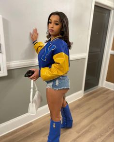 Sgrho Outfits, Sorority Outfit Ideas, Big Poodle, University Washington, All Star Weekend, Graduation Photo Shoot, Sorority Fashion, College Graduation Pictures Poses