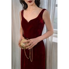 A strap dress made of glossy velvet that creates an elegant atmosphere. A silhouette that beautifully shows off your waistline. Like a lady invited to a ball held at a count's mansion. An elegant item that is loved over time. 
 
 Color 
 
 Wine red 
 Black 
 
 
 Size 
 
 
 XS size 
 
 Length: 68cm 
 Bust: 82cm 
 Waist: 64cm 
 
 S size 
 
 Length: 70cm 
 Bust: 86cm 
 Waist: 68cm 
 
 M size 
 
 Length: 71cm 
 Bust: 90cm 
 Waist: 72cm 
 
 L size 
 
 Length: 72cm 
 Bust: 94cm 
 Waist: 76cm Elegant Evening Velvet Dress, Red Velvet V-neck Party Dress, Evening Velvet Dress With Sweetheart Neckline, Velvet Gala Dress With Fitted Bodice, Velvet Dress With Fitted Bodice For Gala, Glamorous Velvet Dress For Holiday Evening, Elegant Velvet Cocktail Dress, Glamorous Holiday Velvet Evening Dress, Evening Cocktail Velvet Dress