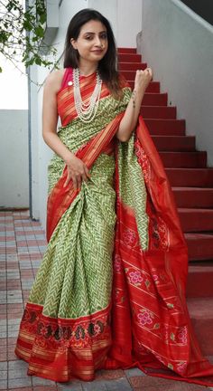 Bollywood Style Dress, Saree Bandhani, Saree Styling, Saree Hairstyles, Ikkat Dresses, Bandhani Dress, Patola Sarees