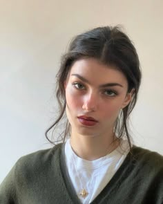 Blurred Out Face Aesthetic, Face Inspiration Woman, French Inspired Makeup, Ingenue Face, Ingenue Makeup, Zoia Mossour, French Makeup, Fair Complexion, Naturally Beautiful