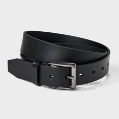 Update your collection of everyday accessories with this Casual Leather Belt from Goodfellow & Co™. This medium belt is made from 100% flat leather material for a comfortable and classic look. It also has a shiny silver-tone buckle closure to complement the look and allow for a customizable fit. Pair with any of your pants to feel great all day. Goodfellow & Co™: Where style & fit are always in good company. Casual Leather Belt, Steel Accessories, Belt Men, In Good Company, Men Belt, Everyday Accessories, Book Decor, Belt Tying, Shiny Silver