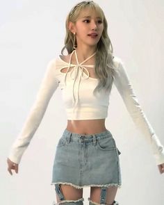 Le Sserafim Body Types, Kpop Idols Body Motivation, Kpop Idol Body Claim, Sakura Miyawaki Body Goals, Sakura Lesserafim Body Shape, Kpop Body Reference, Sakura Body Lesserafim, Kpop Idol Body Type