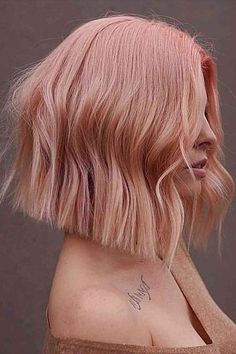 Blunt One-Length Rose Gold Bob Cut for women with straight hair Rose Gold Short Hair, Champagne Hair Color, Rose Gold Hair Balayage, Peach Blonde, Ethereal Hair, Gold Blonde Hair, Gold Hair Dye, Rock Hair, Pastel Blonde