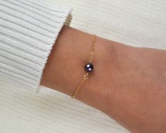 Black Pearl Bracelet - Iana Dixon Real Pearl Bracelet, Black Pearl Bracelet, Handmade Pearl Jewelry, Graduation Outfit Ideas, Silver Pearl Bracelet, Gold Bracelet Simple, Jewelry For Wedding, Pearl Bracelet Gold, Dainty Gold Bracelet