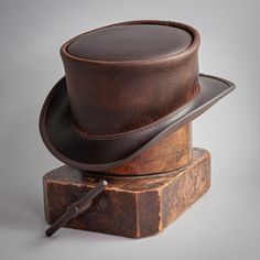 If you want to make the ultimate impression that causes an uproar of attention, then a top hat is the way to go. And our Marlow Unbanded design is a classic. Featuring all-leather construction with a shapeable brim, the Marlow says what you want it to say in your choice of three gorgeous colors; Black, Brown, or Burnt Honey. #hats #leatherhats #tophats Burnt Honey, Leather Top Hat, American Hat Makers, Steampunk Top Hat, Top Hats, Red Carpet Event, Quality Hats, Leather Hats, Leather Work