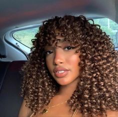 Mixed Curly Hair, Colored Curly Hair, Beautiful Curly Hair, Natural Curls Hairstyles, Hairdos For Curly Hair