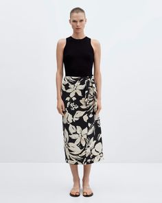 Cut to a classic straight silhouette, this midi wrap skirt from mango features, floral print, wrap design and back zip fastening. Wrap Midi Skirt, Thermal Pajamas, Midi Wrap Skirt, Hosting Christmas, Playset Outdoor, Christmas Room Decor, Christmas Nightwear, Outdoor Christmas Lights, Floral Wraps