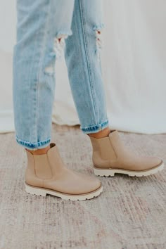 Tan Chelsea Boots, Beige Chelsea Boots, Chelsea Boots Outfit, Trendy Boots, Winter Shoes For Women, Tan Boots, Fall Shoes