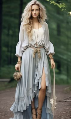 Classy Fashion Style, Looks Hippie, Look Boho Chic, Under Your Spell, Bohemian Style Clothing, Luxury Photography, Casual Chique, Fashion Design Dress, Classy Fashion