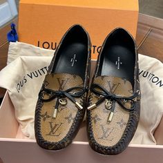 Brand New Louis Vuitton Gloria Loafers, Size M39 Luxury Flat Loafers, Luxury Brown Loafers With Flat Heel, Luxury Brown Loafers, Louis Vuitton Loafers, Louis Vuitton Shoes, November 17, Shoes Brand, Gucci Shoes, Shoe Brands