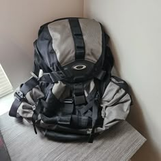 Very Guc Oakley Icon 3.0 Backpack. Has A Laptop Sleeve. Cross Listed Oakley Handbag, Oakley Clothes, Oakley Bag, Oakley Backpack, Tactical Equipment, Cartoon Outfits, Oakley Men, Laptop Sleeve, Laptop Sleeves