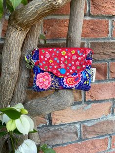 Discover the vibrant and charming Defne Fabric Wallet - a perfect blend of functionality and style. This colorful and compact zipper purse is crafted with a striking combination of **bold red and deep blue** floral patterns that are sure to catch the eye. Whether you need a small coin pouch or a unique wallet to hold your essentials, this handmade creation is an excellent choice. 🌸 **Product Features - **Dimensions 13 cm x 10 cm (5.1" x 3.9") - **Materials High-quality cotton fabric with a stun Small Coin Pouch, Unique Wallets, Fabric Wallet, Zipper Purse, Colorful Accessories, Travel Wallet, Clip Wallet, Money Clip Wallet, Travel Wallets