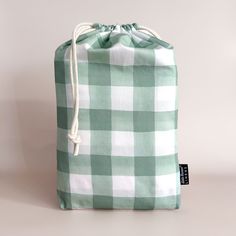 Green Gingham is the love child of Organic Leaf & Latte Gingham. Our most popular colour combined with the mot popular print... its a thing of beauty! Hues of cooler green on a crisp white background. Small Bassinet, Daycare Cots, Stokke Sleepi, Kids Sheet Sets, Kids Sheets, Co Sleeper, King Single Bed, Cot Mattress, Cot Sheets