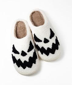 Step up your slipper game with these adorable Black & White Pumpkin Slippers! Made of soft and cozy fabric with a rubber sole, these snazzy slip-ons make a statement while keeping your feet warm. Perfect for fall festivities or just lounging around the house! Great for all genders. Details: Plush Top Sizes: 6-11 Color: black outside and pink inside. Sole: Rubber Material: Faux Fur, Fleece Lining Use: Perfect all-day use around the house. Care: Spot clean and air/hang dry. Halloween Slippers Aesthetic, Pumpkin Slippers, Cozy Black Indoor Slippers, Slippers Halloween, Cheap Black Slip-resistant Slippers, Black Cat Slippers, Fall Festivities, Cozy Fabric, Rubber Material