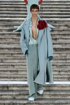 Mens Fashion Show Runway, Garden Runway, Twins Oc, Valentino Fall 2022, Pride Photoshoot, Valentino Menswear, Fall 2022 Couture, 2022 Couture, Pierpaolo Piccioli