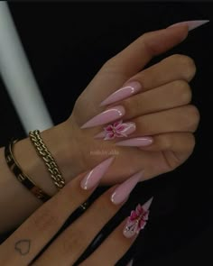 Valentine Nails Simple, Pink Nails Stiletto, Birthday Nails Classy, Stiletto Nails Summer, Valentine Nails Short, Short Valentine Nails, Valentine Nails Acrylic, Nails Feminine, Pink Valentine Nails