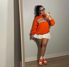 Outfit With Orange Dunks, Pink Collared Shirt Outfit, Preppy Outfits Black Women, Fall Graduation Outfit, Birthday School Outfit, Pleated Skirt Outfit Black Women, Fall Outfits Girly, Sweatshirt And Skirt Outfit, Back To School Outfits For College