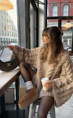 Outfit inspiration for autumn 🍁 uggs Woman Autumn Outfits, Fall Insta Outfits, Fall Fit Dress, Cozy And Cute Outfits, Fall Cozy Fits, Fall Season Aesthetic Outfits, Comfy Fashionable Outfits, Fall Style Inspo Aesthetic, Casual Fall Looks 2024