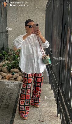 Casual 2024 Style Trends, Portuguese Style Fashion, Collared Sweater Outfit, Portuguese Style, Looks Street Style, Fashion Mistakes, Looks Style, Looks Vintage, Look Chic