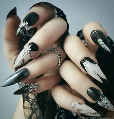 Black And White Nail, Unghie Sfumate, Stiletto Nail Art, Gothic Nails, Marble Nail Art, Goth Nails, Stiletto Nails Designs