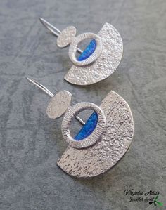 "Handmade Silver Art Deco Earrings made of sterling silver and blue enamel. The dangle earrings are inspired by art deco with geometric shapes and modern texture on its base. Modernist and contemporary, these femenine sterling silver earrings you can wear everyday. Details: Weight: 2.3 g each one Width: 22mm = 0.87\" Height: 35mm = 1.38\" Enjoy and thank you for looking! Follow me www.facebook.com/jewelersoul Visit my shop for a matching more pendants: https://www.etsy.com/es/shop/JewelerSoul?se Modern Blue Metal Earrings, Unique Blue Sterling Silver Earrings, Blue Artistic Design Drop Earrings, Artistic Blue Sterling Silver Earrings, Modern Blue Sterling Silver Earrings, Blue Fusion Drop Earrings, Blue Fusion Style Drop Earrings, Blue Fusion Earrings For Pierced Ears, Contemporary Blue Jewelry For Gifts