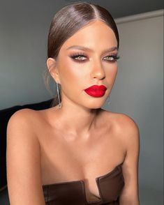 Brown Eyeshadow Red Lips, Bride Makeup Brown Eyes Red Lips, White Dress Red Lips, Eyeshadow With Red Lipstick, Red Lip Bride, Red Lipstick Makeup Looks, Nye Makeup, Red Lips Makeup Look, Red Carpet Makeup