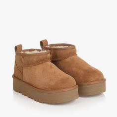 Ugg Brown Boots, Uggs Ankle Boots, Uggs Platform Mini, Platform Ugg Mini, Chunky Uggs, Shoes To Get For Christmas, Mini Uggs Platform, Ugg Boots Aesthetic, My Wishlist Ideas