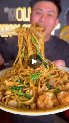 17K views · 533 reactions | Shrimp and chicken noodle stir fry in 2 mins. No joke. #wok #yumyum #chinese #noodles | DIMSIMLIM