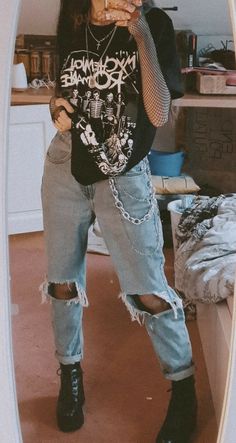 Tn y aidan son padres solteros 😘☝🏻 Arios Si no les gustan las esc… #detodo # De Todo # amreading # books # wattpad Owl City Concert Outfit, Anime Grunge Outfit, Outfit Ideas Egirl, Y'alternative Aesthetic, Black Grunge Clothes, Edgy Rocker Outfits, Indie Aesthetic Outfits For School, Egirl Outfits Pants, Oversized Punk Outfit