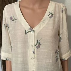 Nwt Beautiful Cream Colored Semi-Sheer Button Down Blouse By Zac And Rachel. Half Sleeves Do Have Elastic In The Edge. 65% Rayon 35% Polyester. Approximate Measurements Are: Pit To Pit- 20 1/2” Shoulder- 14 1/2” Sleeve- 16 1/2” Front Length- 23 1/2” Back Length- 25” Please Feel Free To Make An Offer Summer Tops With 3/4 Sleeve And Button Closure, Feminine Buttoned Tops For Vacation, Feminine Vacation Tops With Buttons, Feminine Tops With Buttons For Vacation, Feminine Button-up Tops For Vacation, Feminine Buttoned Tops For Beach, Feminine Buttoned Tops For The Beach, Summer Cream Button-up Blouse, Spring 3/4 Sleeve Top With Buttons