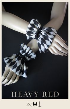 Alice In Wonderland Gloves, Pierrot Outfit, Dark Circus Costume, Mime Outfit, Clown Gloves, Alice In Wonderland Accessories, Alice In Wonderland Costumes, Jester Outfit, Alice In Wonderland Outfit