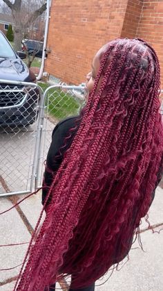 Burgundy Red Goddess Braids, Boho Burgundy Knotless Braids, Small Box Braids Short, Dark Burgundy Braids, Box Braids Short Hairstyles, Burgundy Boho Knotless Braids, Burgundy Quick Weave, Burgundy Hair Braids, Goddess Braids Burgundy