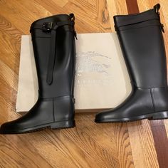 Black Burberry Rain Boots! Never Worn! Burberry Boots, Burberry Rain Boots, Burberry Plaid, Black Rain Boots, Burberry Classic, Black Rain, Black Riding Boots, Burberry Vintage, Neoprene Rubber