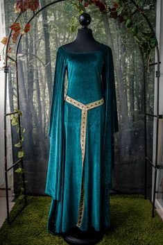 Elven Style Medieval Dress With Long Sleeves, Long Sleeve Elven Dress For Fantasy Events, Elven Long Sleeve Dress For Fantasy Events, Floor-length Elven Medieval Dress For Larp, Fitted Long Sleeve Elven Medieval Dress, Elven Medieval Dress For Cosplay, Fitted Elven Medieval Dress For Cosplay, Elven Style Fitted Medieval Dress For Cosplay, Elven Style Medieval Dress For Fancy Dress Events