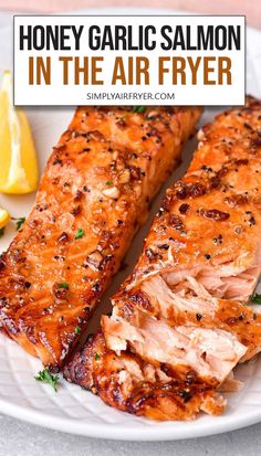 cooked honey garlic salmon fillets on white plate with text overlay "honey garlic salmon in the air fryer". Easter Entrees, Air Fryer Recipes Salmon, Salmon Recipes Baked Healthy, Air Fryer Salmon, Honey Garlic Salmon, Air Fryer Fish, Garlic Salmon, Easy Salmon Recipes, Air Fryer Oven Recipes