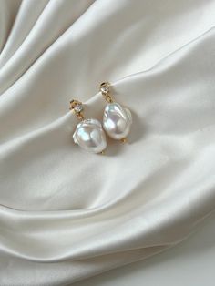 Natural high quality freshwater pearl drop earrings in 14k gold filled clasp.  The earrings are delicate, elegant and lightweight. Perfect for any occasion. All of our products can be customised.  This Earrings are: - Handmade - Water resistant and tarnish free -The size of the pearls is of approximately 1.5cm. Materials: - 100% Natural freshwater Pearls - 14k Gold filled materials which are of used on making our jewellery tend to be more tarnish-resistant than gold plated options, ensuring the Elegant Drop Pearl Earrings In 14k Gold Filled, Elegant White 14k Gold Filled Bridal Earrings, 14k Gold-filled Pearl White Drop Earrings, Pearl White 14k Gold Filled Drop Earrings, 14k Gold-filled Pearl Drop Earrings With Pendant, Elegant Pearl Charm Earrings In 14k Gold Filled, Pearl White Drop Pearl Earrings In 14k Gold Filled, 14k Gold Filled Pearl White Drop Earrings, 14k Gold-filled Pearl Pendant Earrings For Wedding