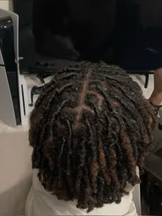 #starter #locs #locstyles #pinterest #twist #freeform #dreadstyles #dreadlocks #4c Dread Journey, Dread Ideas, Brown Dreads, Cornrow Braids Men, Black Men Hair, Boy Braids