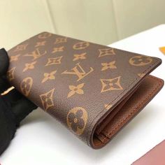 Features: M66540 For those with plenty to carry & change, cards, notes ‘sthe Brazza is an excellent choice. A convenient size that fits into most jacket pockets, it is also superbly stylish in Monogram canvas. 3.9 x 7.5 x 0.8 inches (length x Height x Width) 10 x 19 x 2 cm 16 credit card slots 1 ID or business cards slot 1 large zipped compartment for coins 4 inside flat compartments for bills and tickets 1 gusseted bill compartment Taurillon Leather Cowhide Leather lining and trimmings Hermes Bags, Timeless Handbag, Monogram Canvas, Prada Bag, Card Slots, Credit Card, Dior Bag, Trinidad And Tobago, New Bag