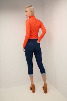 An everyday favorite, this skinny fit Capri jean offers the perfect blend of comfort and practicality thanks to its wide smoothing contour waistband that has a hidden elastic for easy pull-on styling with no need for buttons or zippers. The 25” inseam has been paired with a slim and fitted leg cut that slims down the body and makes it appear virtually airbrushed. Meanwhile, the mid-rise waistband lies just beneath the navel for all-day comfort. Metal rivets and a “R” logo to the back pockets. Th Stretch Dark Wash Cropped Jeans, Stretch Cropped Leg Jeans In Dark Wash, Stretch Cropped Jeans In Dark Wash, High Waist Stretch Cropped Jeans For Spring, Spring Slim Fit Elastane Jeggings, Trendy Stretch Mid-rise Cropped Jeans, Trendy Stretch Cropped Jeans For Fall, Casual Slim Fit Elastane Jeggings, Slim Fit Denim Jeggings For Fall