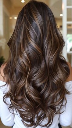 Chocolate Hair With Burgundy Highlights, Chunky Highlights Balayage, Expresso Highlights On Brown Hair, Caramel Brown Hair Highlights, Dark Brown Hair Golden Highlights, Dark Brown With Honey Highlights, Brown Sugar Highlights, Winter Brunette Hair Color Highlights, Coffee Highlights Hair