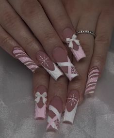 Pink Christmas French Tip Nails, Bling Nails Christmas, After Christmas Nail Designs, Acrylic Nails Sweater Design, Medium Acrylic Nails Christmas, Square Nails Inspo Aesthetic, Nail Inspo Acrylic Winter, Cute Winter Nail Ideas Simple, Winter Style Nails