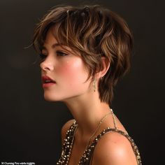 55 affascinanti tagli di capelli corti Pixie Pixie Blonde Haircuts, Pixie Hairstyles Celebrities, Short Feathered Pixie Haircut, Short Layered Haircuts Women, Elf Crop Haircut, Long Pixie With Highlights, Tousled Pixie Haircut, Dirty Blonde Pixie Cut, Pixie Haircut Highlights