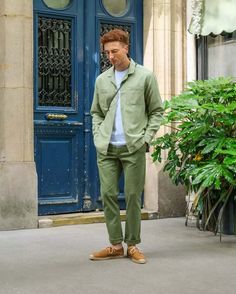 A timeless basic for these green crocodile chinos. two italian pockets faithful to the chino spirit. a slightly loose cut and an impeccable fit since you will have chosen the length that suits you from 62 combinations of sizes and lengths.    - 275gr twill sourced in portugal on dormant stock  - a touch of stretch for comfort: 98% cotton / 2% elastane  - slightly loose fit on the hips and thighs  - patch pockets on the back with small cork label symbol of our commitments  - button fly closure in Green Relaxed Fit Pants For Business Casual, Green Pants With Welt Pockets And Straight Hem, Green Relaxed Fit Bottoms For Business Casual, Green Casual Bottoms For Business Casual, Green Casual Pants For Business Casual, Green Casual Pants For Business Casual Occasion, Casual Green Chinos For Fall, Khaki Relaxed Fit Chinos For Work, Spring Green Chinos With Welt Pockets