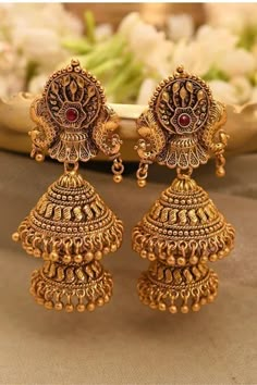 Antique Gold Earrings with Floral Design and Beautifull Gemstones Gold Buttas Designs, Jumkas Gold Indian Bridal, Kundan Anklets, Temple Jewellery Jhumkas, Jhumkas Gold, Silver Jhumka Earrings, Antique Gold Earrings