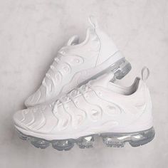 Burgundy Sneakers, Cushioned Running Shoes, Air Vapormax Plus, Nike Air Vapormax Plus, Air Shoes, Nike Air Shoes, Summer Sneakers, Fresh Shoes, Cute Sneakers