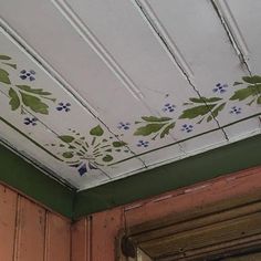 the ceiling is painted with green and blue flowers