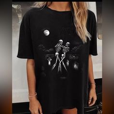 Skull Graphic T-Shirt -Black -Relaxed Fit -New Look: Women's Funny Skeleton Print T-Shirt Fashion Drop Shoulder Short Sleeve Tees Blouse Loose Crewneck Graphic Tunic Top Emo Goth Girl, Crewneck Graphic, Funny Skeleton, Skeleton Print, Goth Girl, Skull Graphic, Black Skull, T Shirt Fashion, Black Skulls