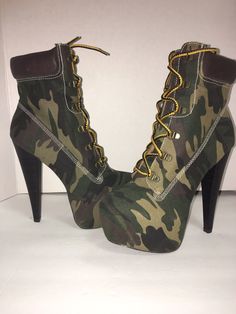 Brand new item  see photos of the item you will receive  included  1 pair of shoes  thank you for looking Womens Camo, Camo Fashion, Open Toe High Heels, High Heels Shoes, Crazy Shoes, Heels Shoes, Casual Shoes Women, Boot Shoes Women, New Item